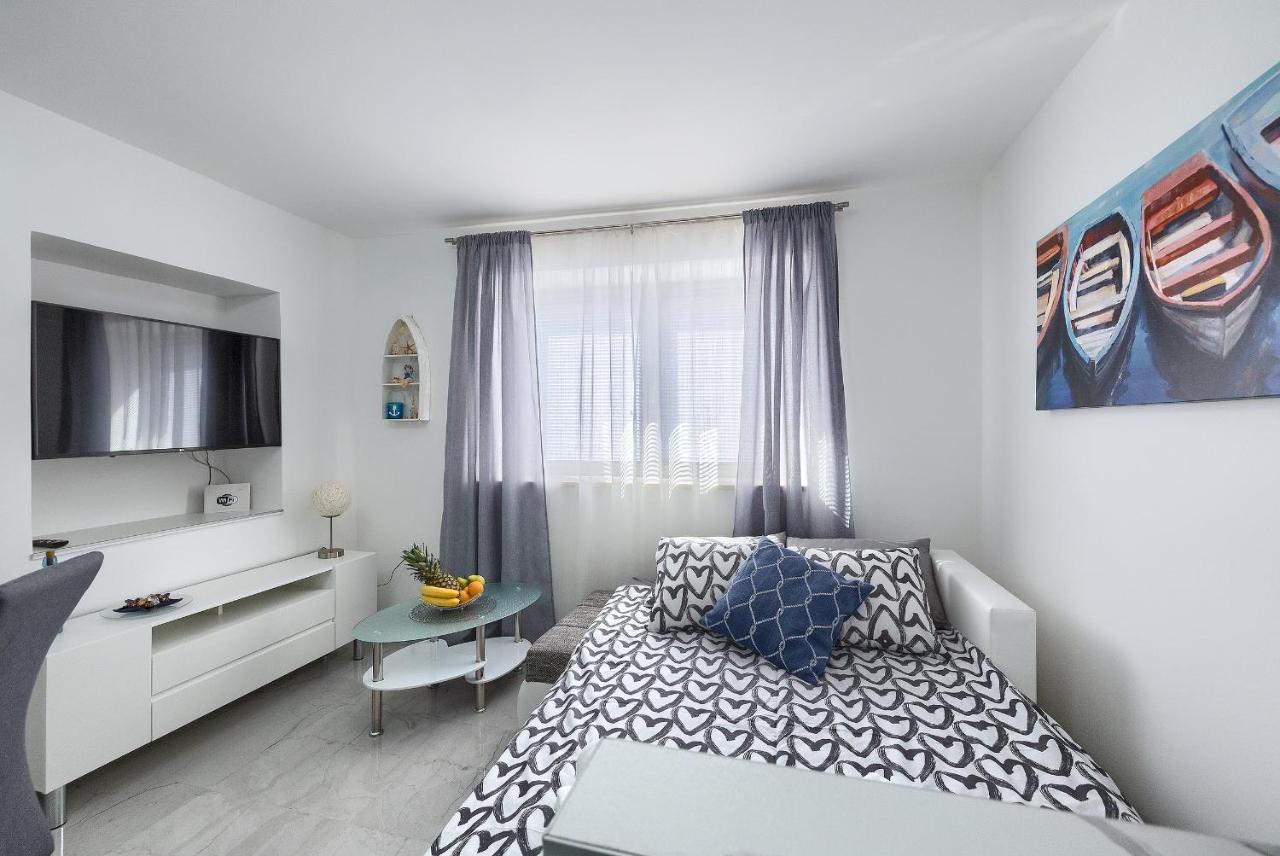 Studio Apartman Luka Pomer Esterno foto