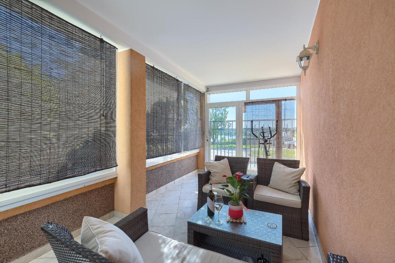 Studio Apartman Luka Pomer Esterno foto