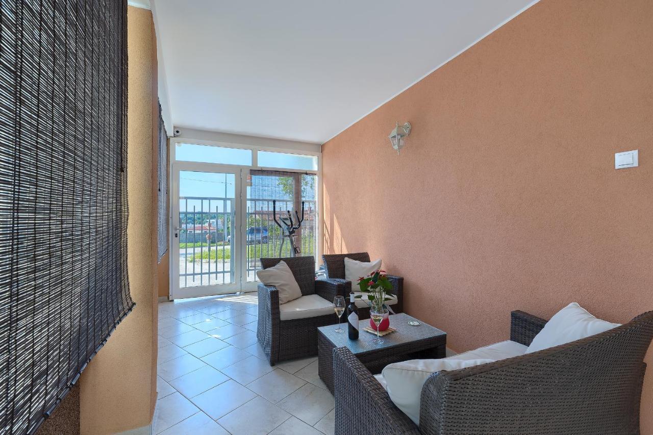 Studio Apartman Luka Pomer Esterno foto