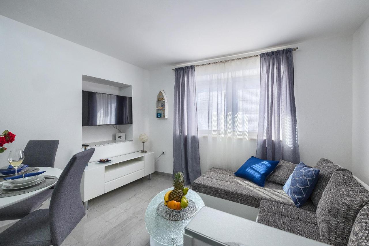 Studio Apartman Luka Pomer Esterno foto