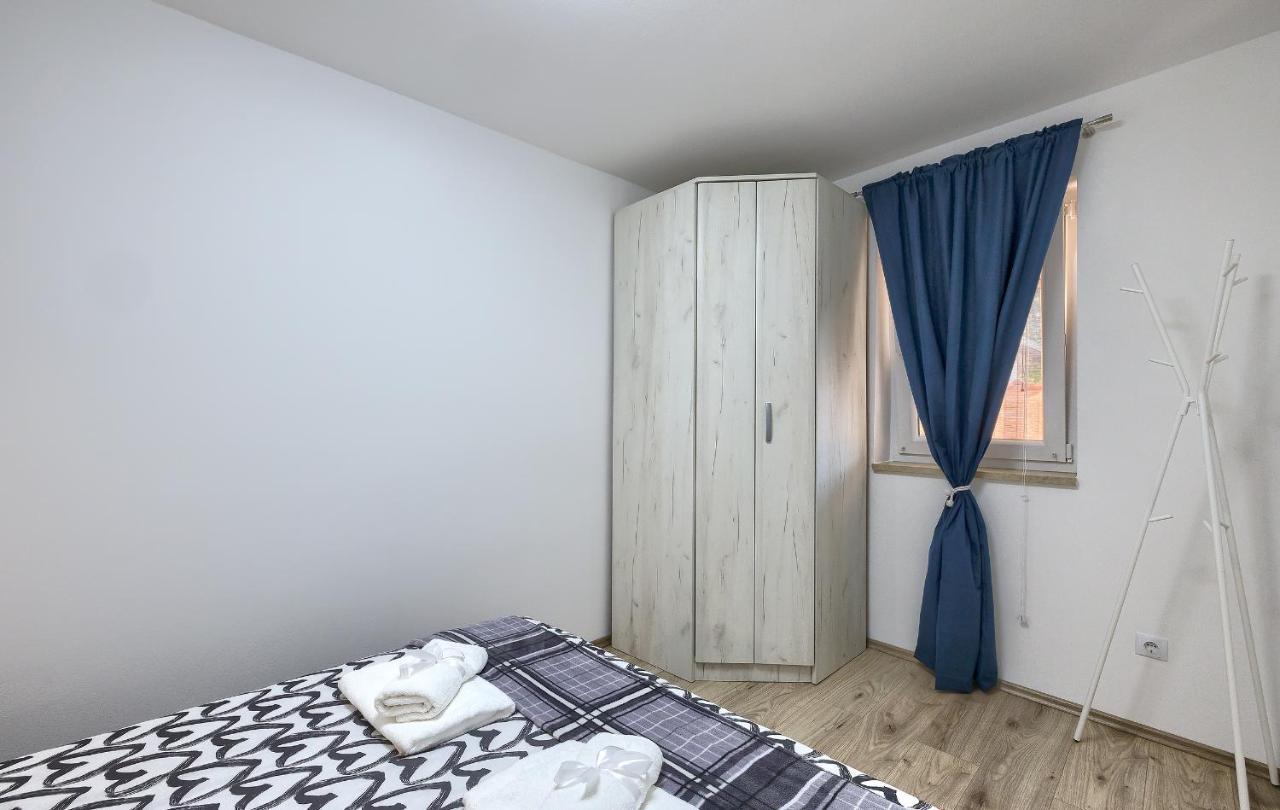 Studio Apartman Luka Pomer Esterno foto