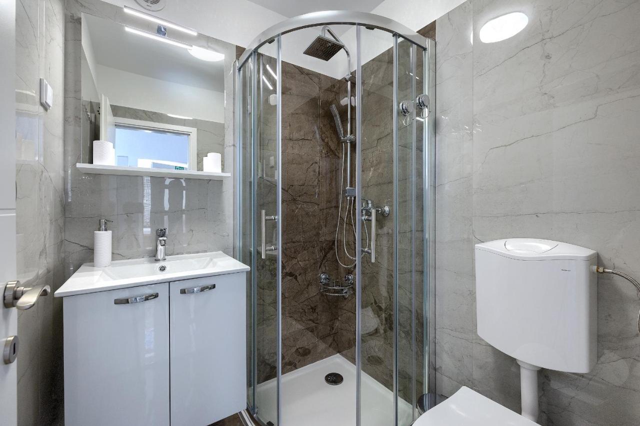 Studio Apartman Luka Pomer Esterno foto