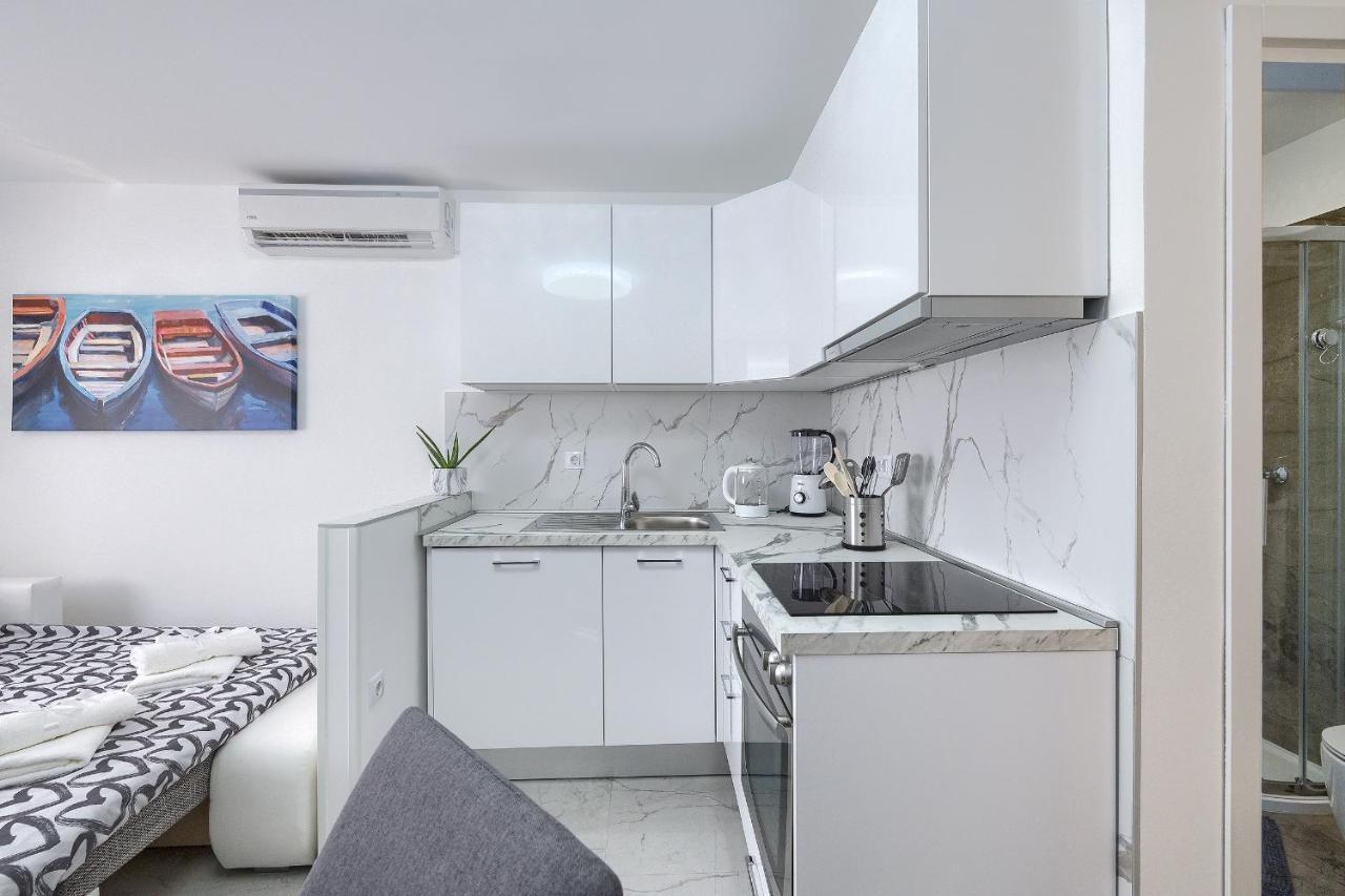 Studio Apartman Luka Pomer Esterno foto