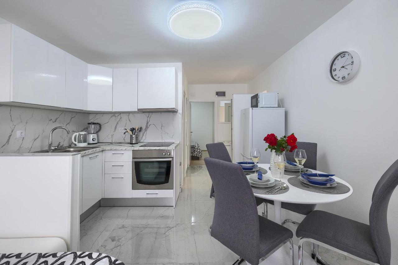 Studio Apartman Luka Pomer Esterno foto