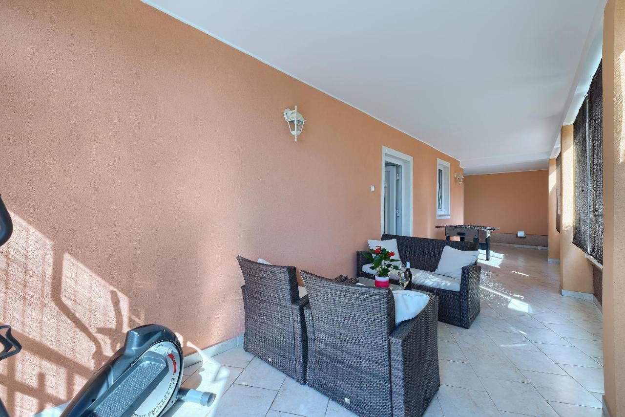 Studio Apartman Luka Pomer Esterno foto